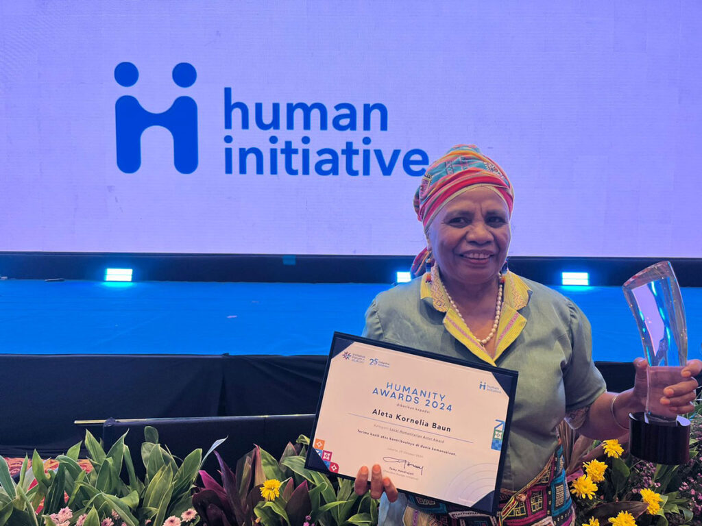 Mama Aleta Baun Penerima Local Humanitarian Actor Award 2024