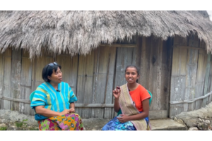 Sela Belajar Menenun dari Lolo Hingga Pewarna Alami